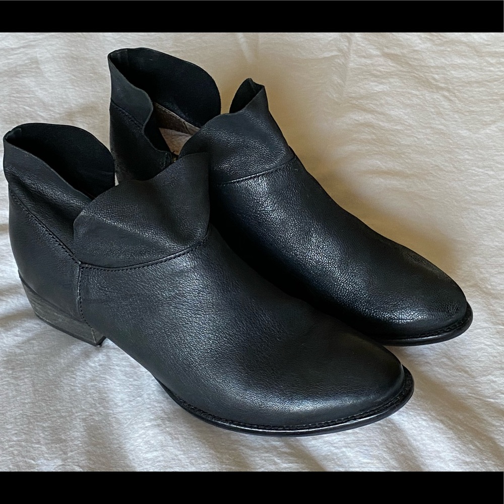 Seychelles Snare booties black 7.5